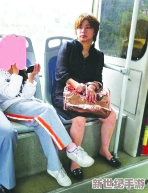 清纯女高中生在公交车上的意外邂逅