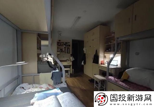 新熄灯后的寝室ph