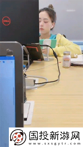 女大学生最会整活