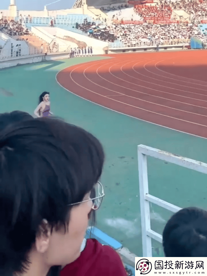 女大学生最会整活