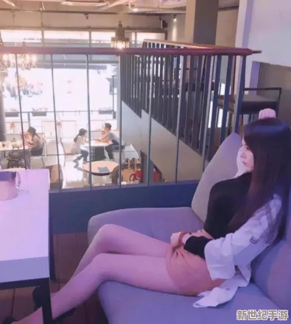 女人被爽到呻吟gif动态图