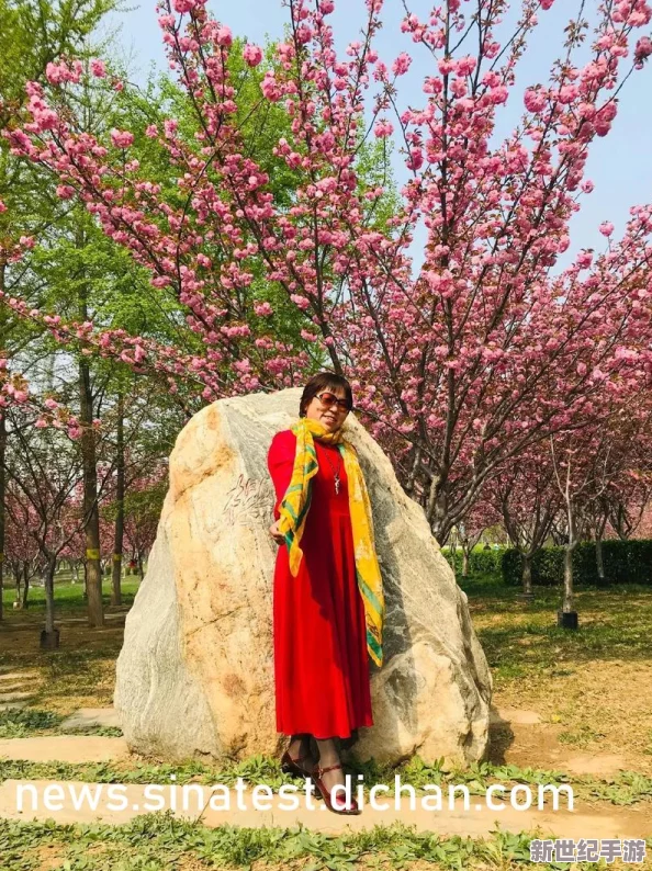 动漫美女露出粉嫩尿口图片