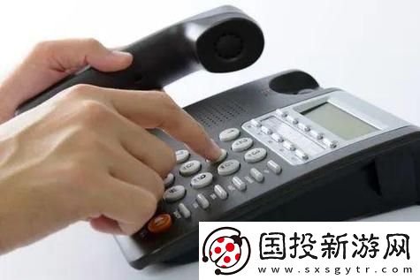 故意在接电话时做
