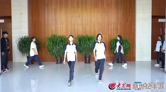 老师别摸了我快受不了了这部作品以幽默的方式探讨了师生关系中的微妙界限