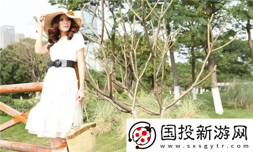 丰满的女邻居三级
