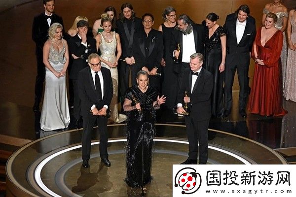 导演诺兰及其配偶受封爵士
