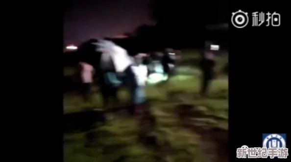 夜里被老头摸出水好爽惊爆！竟然在深夜的公园里发生了这样的事情