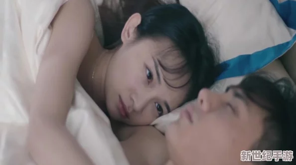 帅哥亲吻揉美女胸部