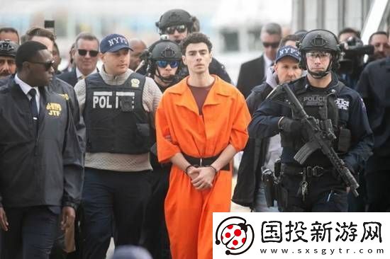 美国枪杀保险巨头CEO嫌犯出庭照火了