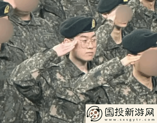 前T1冠军上单Zeus也去参加军训了