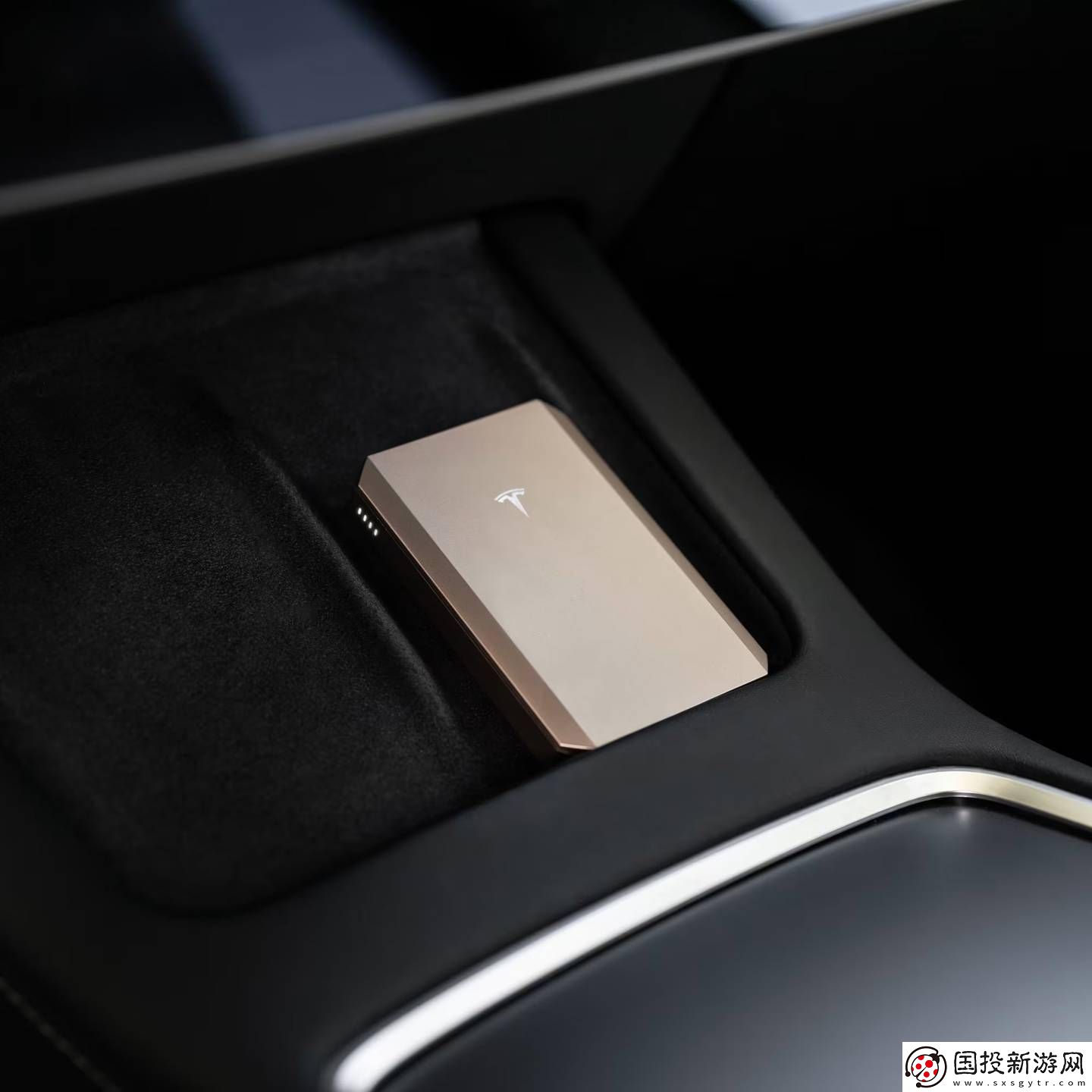 特斯拉新推5000mAh充电宝