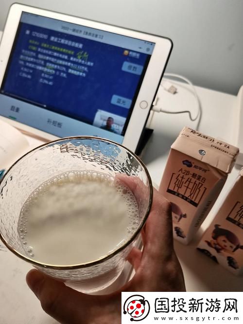 当小洞饿了要喝牛奶