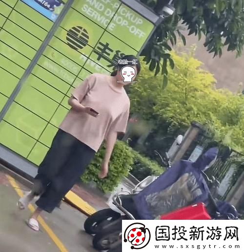 真空下楼取快递被C嗯啊