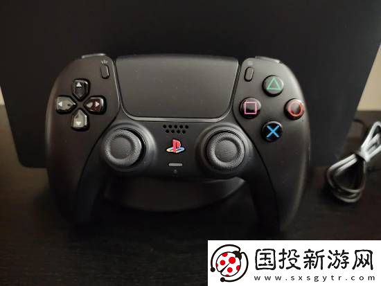 几乎以假乱真！高玩自制PS2风格PS5主机