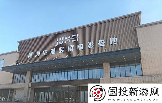 72岁“霸总”**走红