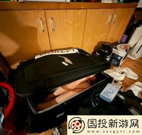 球员将女友藏行李箱带宿舍通宵补课引热议