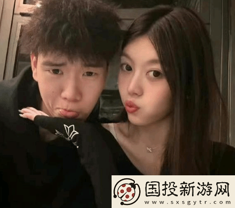 球员将女友藏行李箱带宿舍通宵补课引热议