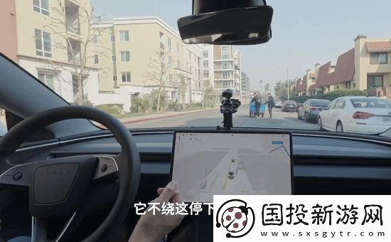 小鹏高管实测特斯拉FSD