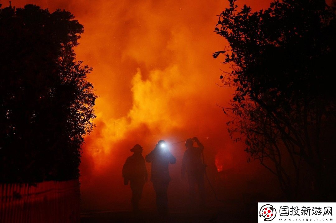 加州山火烧毁43英亩土地