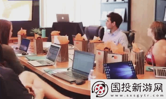 女高管为激励员工把年假当年会奖励