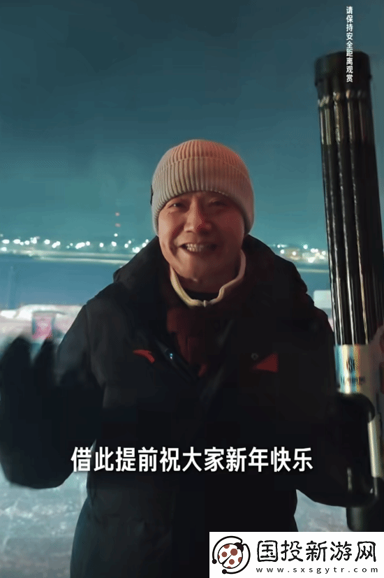 雷军手持加特林提前拜年