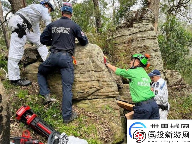 23岁女子试图捡掉落的iPhone