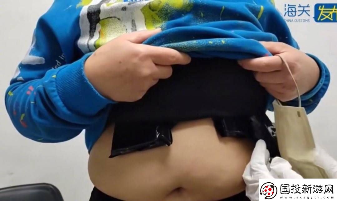 海关查获女子文胸藏120张游戏卡