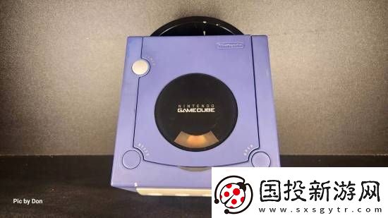 任天堂蓝色GameCube原型机拍卖