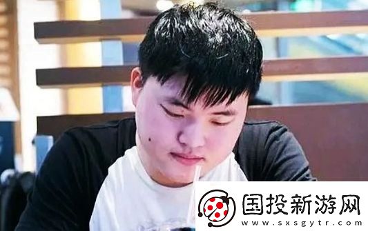 Uzi深夜直播自述压力太大