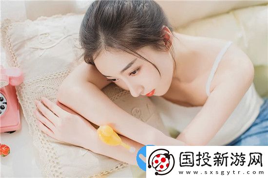 男生和女生一起打牌美女版
