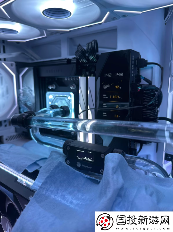 网友用熨斗+细线撬开9950X3D散热盖！真大力出奇迹!